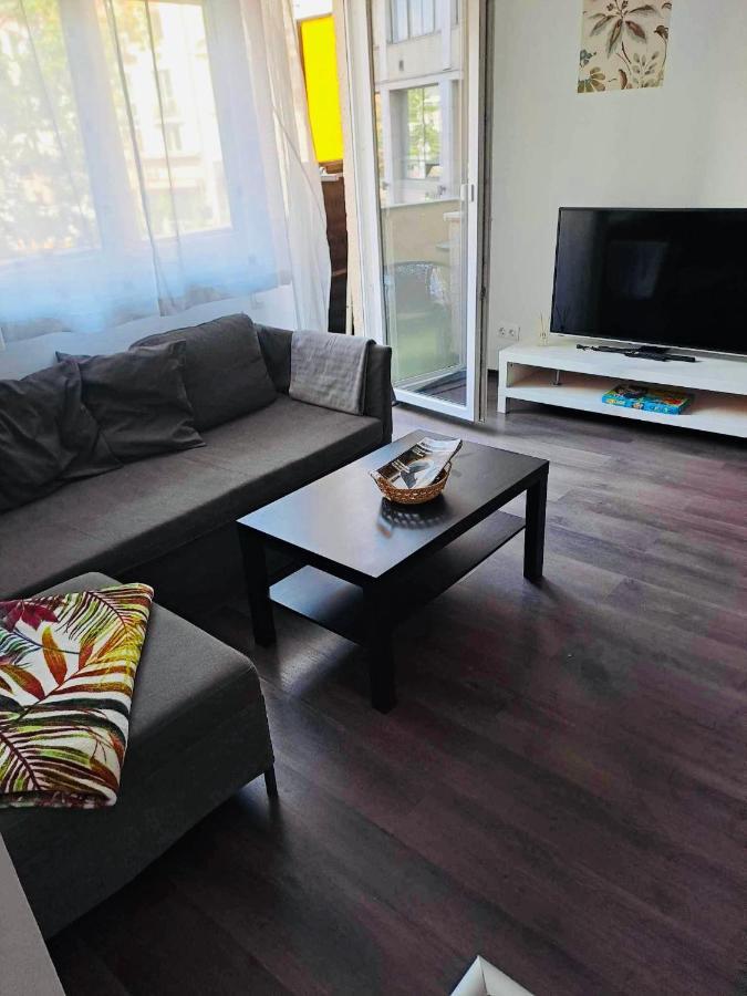 Central Apartment With Balcony Near Castle Hill Budapeste Exterior foto