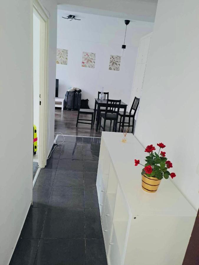 Central Apartment With Balcony Near Castle Hill Budapeste Exterior foto